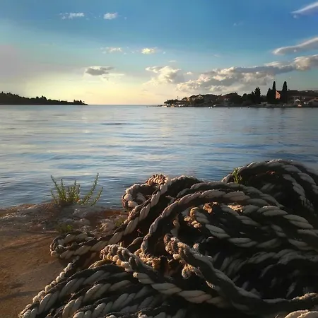 Feriehus Kuca Za Odmor Marina Sutomiscica